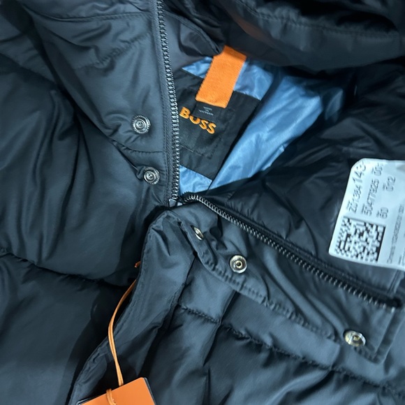 Hugo Boss winter jacket - Picture 4 of 7